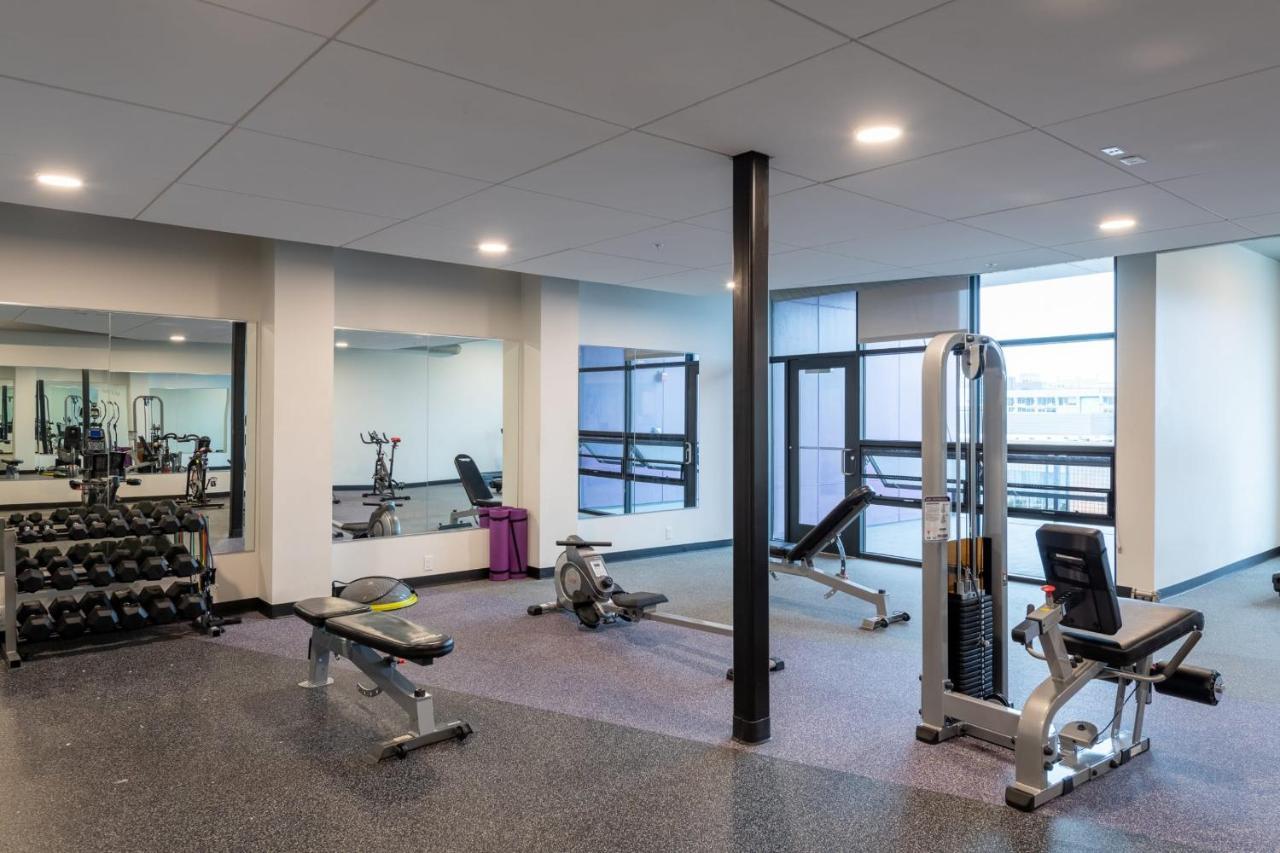 Flexhome Skywalk To Fiserv U4 With Rooftop, Gym, And Parking Milwaukee Ngoại thất bức ảnh
