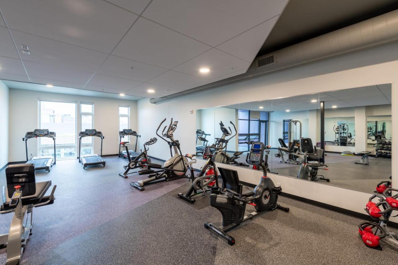 Flexhome Skywalk To Fiserv U4 With Rooftop, Gym, And Parking Milwaukee Ngoại thất bức ảnh