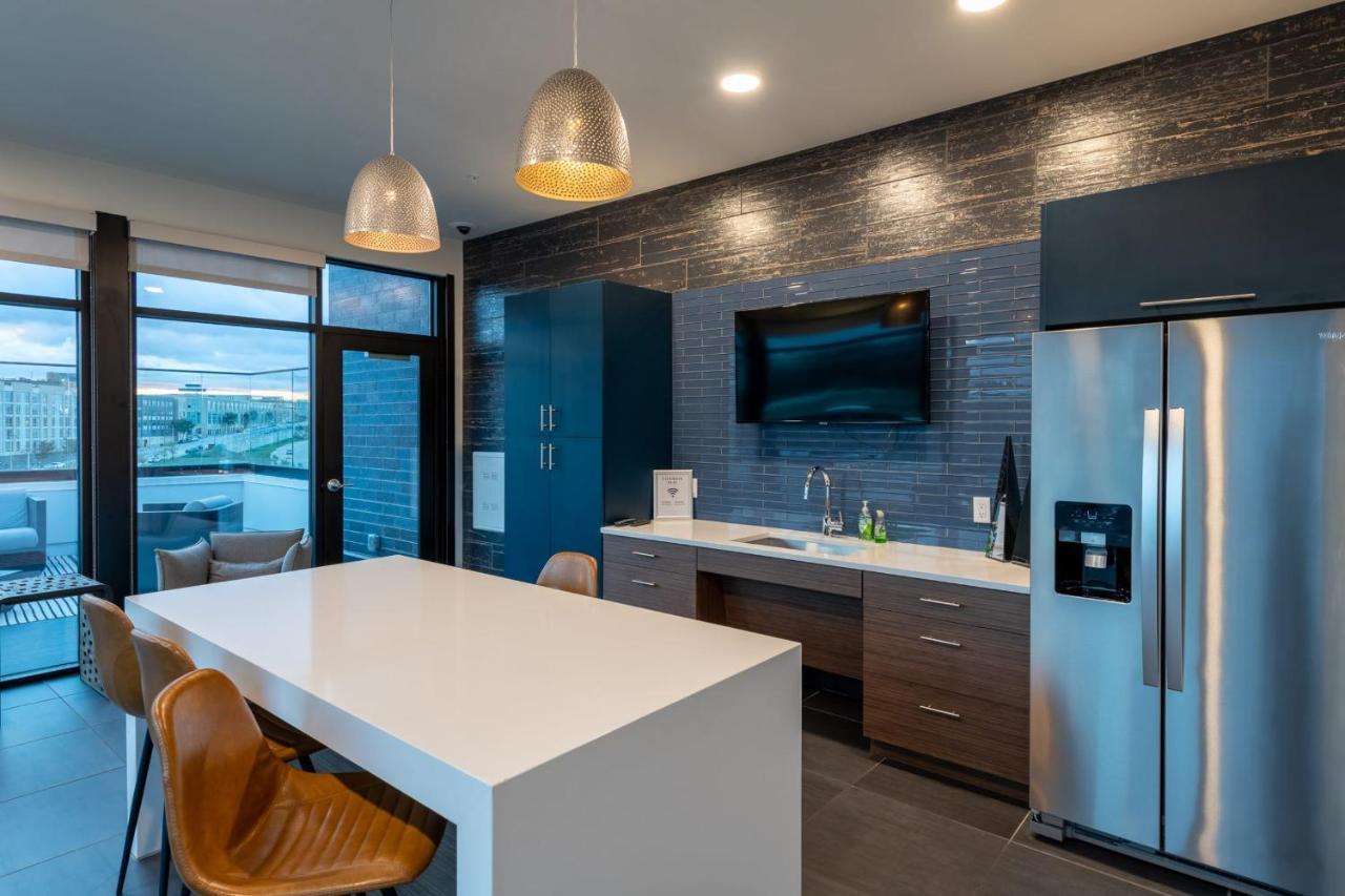 Flexhome Skywalk To Fiserv U4 With Rooftop, Gym, And Parking Milwaukee Ngoại thất bức ảnh