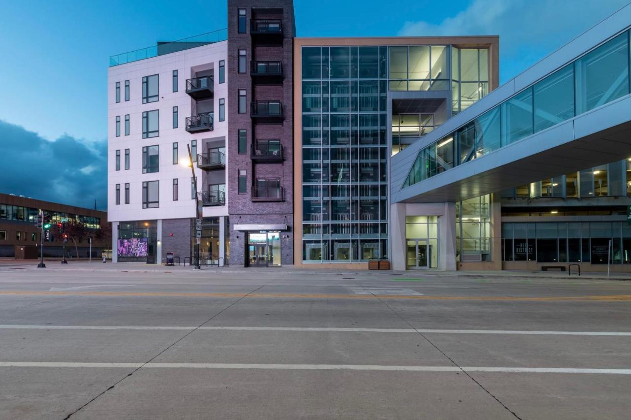 Flexhome Skywalk To Fiserv U4 With Rooftop, Gym, And Parking Milwaukee Ngoại thất bức ảnh