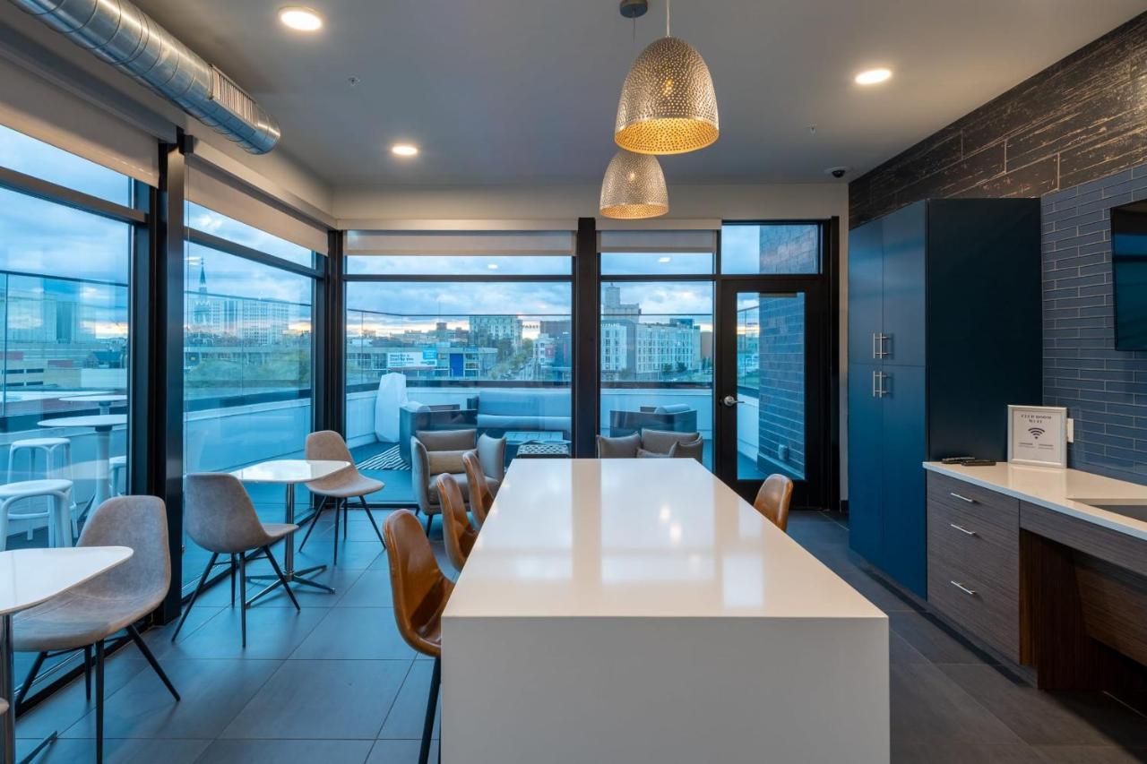Flexhome Skywalk To Fiserv U4 With Rooftop, Gym, And Parking Milwaukee Ngoại thất bức ảnh